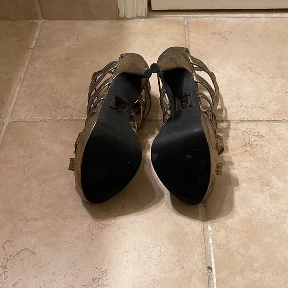 High heels - Picture 4 of 4